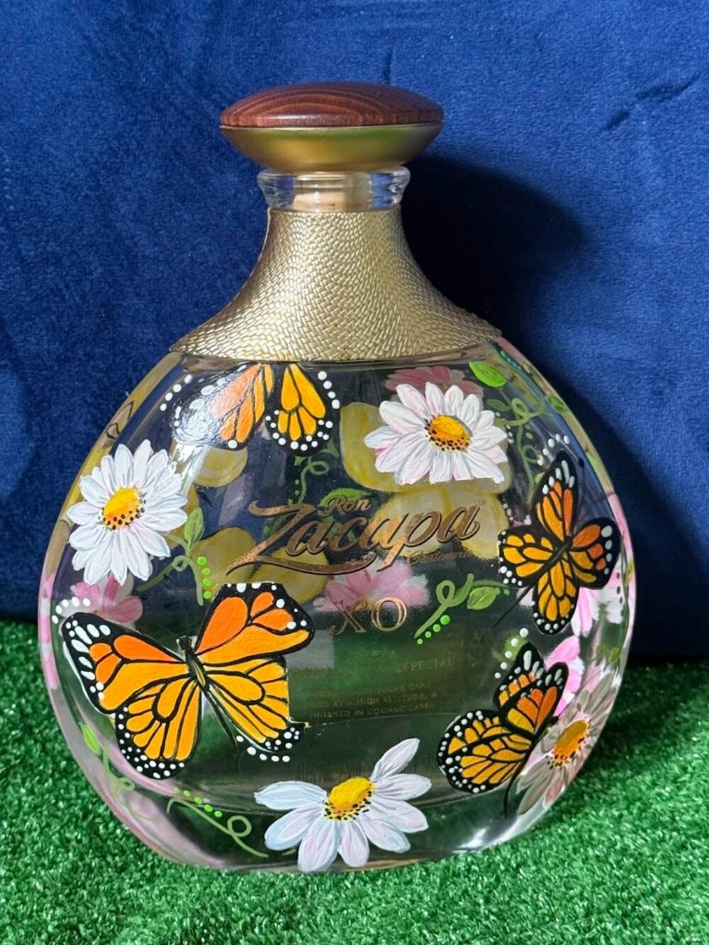 Rare Luxury XO Hand Painted Butterfly 750ml Artisan Display Bottle Bar Decor